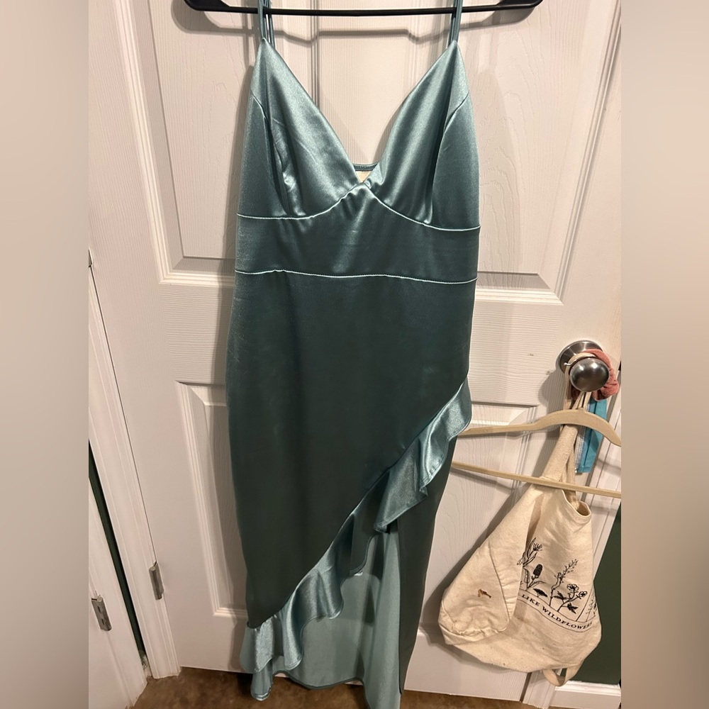 Beautiful silck flor dress with slit